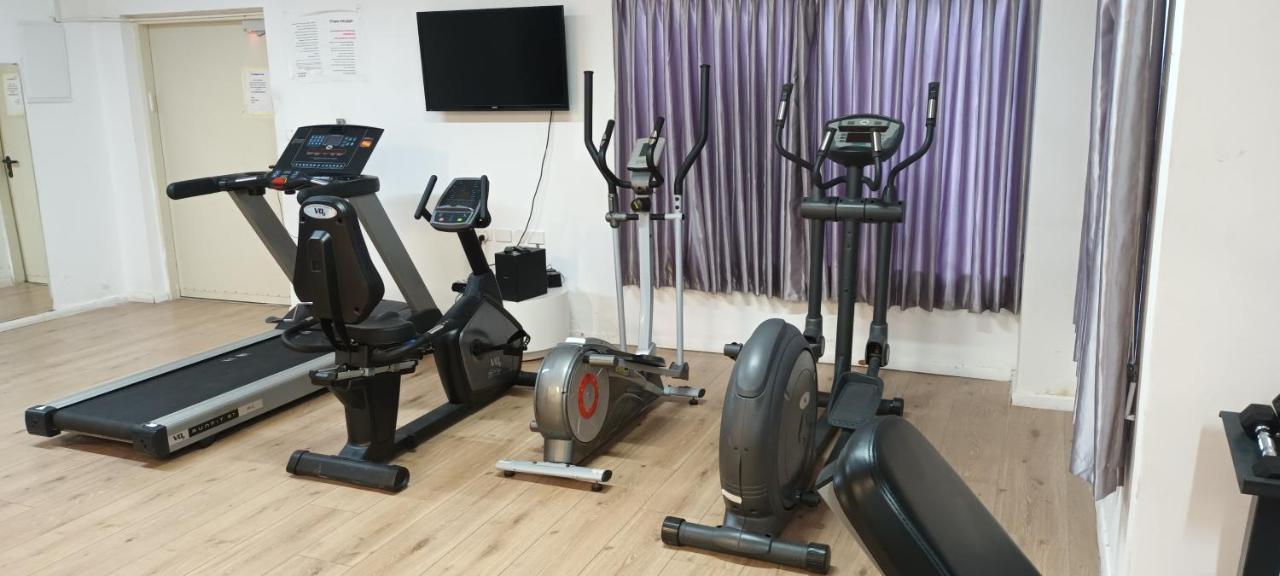 عسقلان Beach Suite Israel- Private Jacuzzi Garden Suite & Gym, 3 Min Walk To Beach ביץ סוייט ישראל- ג'קוזי פרטי בגינה 3 דקות הליכה לים וחדר כושר المظهر الخارجي الصورة