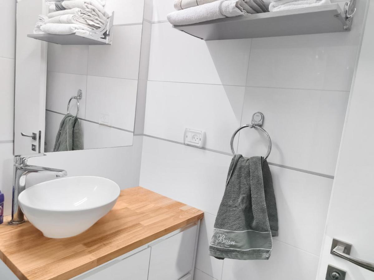 عسقلان Beach Suite Israel- Private Jacuzzi Garden Suite & Gym, 3 Min Walk To Beach ביץ סוייט ישראל- ג'קוזי פרטי בגינה 3 דקות הליכה לים וחדר כושר المظهر الخارجي الصورة