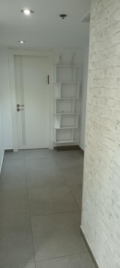 عسقلان Beach Suite Israel- Private Jacuzzi Garden Suite & Gym, 3 Min Walk To Beach ביץ סוייט ישראל- ג'קוזי פרטי בגינה 3 דקות הליכה לים וחדר כושר المظهر الخارجي الصورة