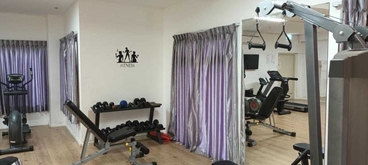 عسقلان Beach Suite Israel- Private Jacuzzi Garden Suite & Gym, 3 Min Walk To Beach ביץ סוייט ישראל- ג'קוזי פרטי בגינה 3 דקות הליכה לים וחדר כושר المظهر الخارجي الصورة
