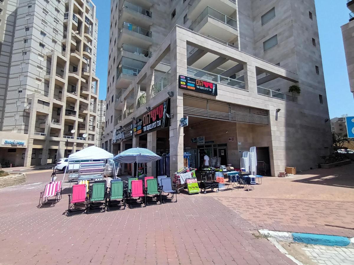 عسقلان Beach Suite Israel- Private Jacuzzi Garden Suite & Gym, 3 Min Walk To Beach ביץ סוייט ישראל- ג'קוזי פרטי בגינה 3 דקות הליכה לים וחדר כושר المظهر الخارجي الصورة