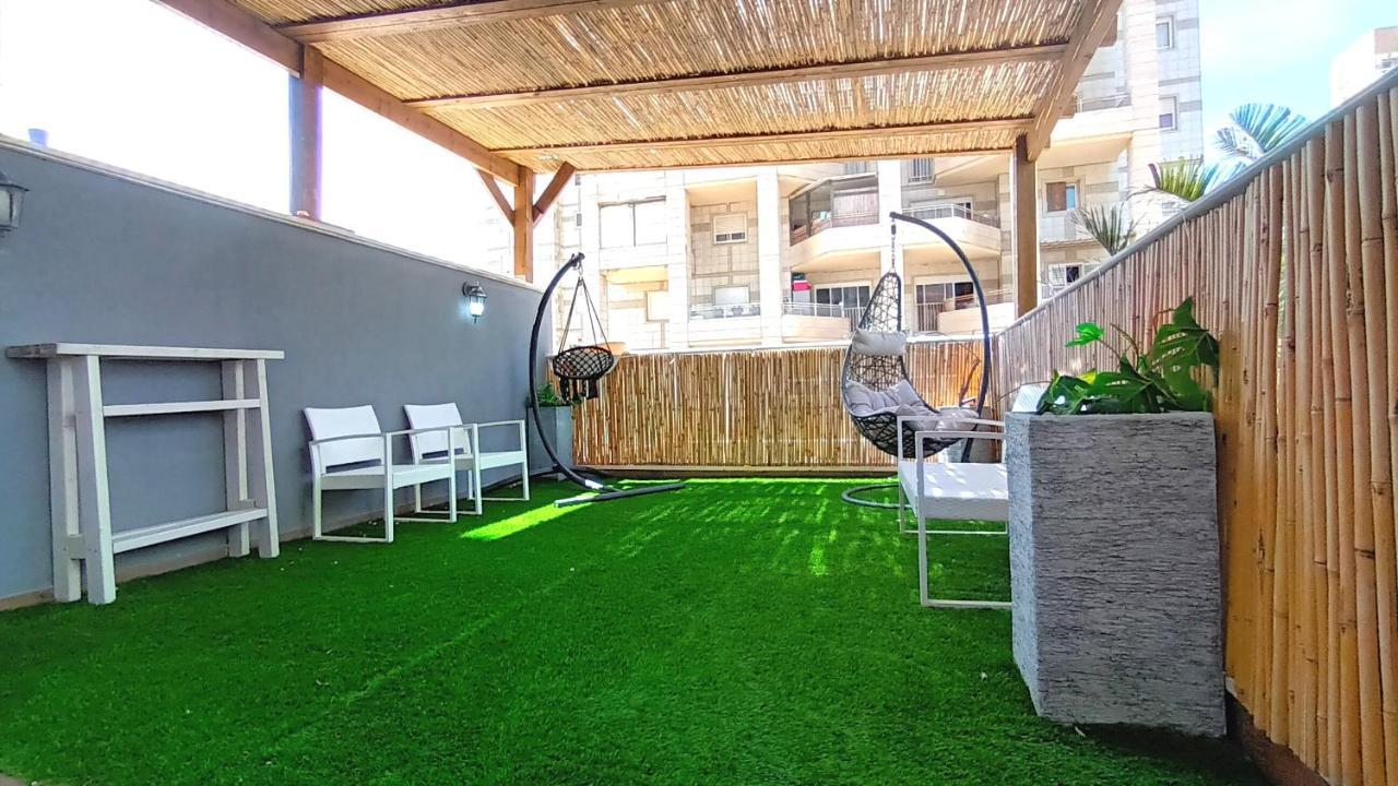 عسقلان Beach Suite Israel- Private Jacuzzi Garden Suite & Gym, 3 Min Walk To Beach ביץ סוייט ישראל- ג'קוזי פרטי בגינה 3 דקות הליכה לים וחדר כושר المظهر الخارجي الصورة